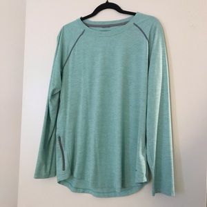 Light weight long sleeves Patagonia top! Womens XL